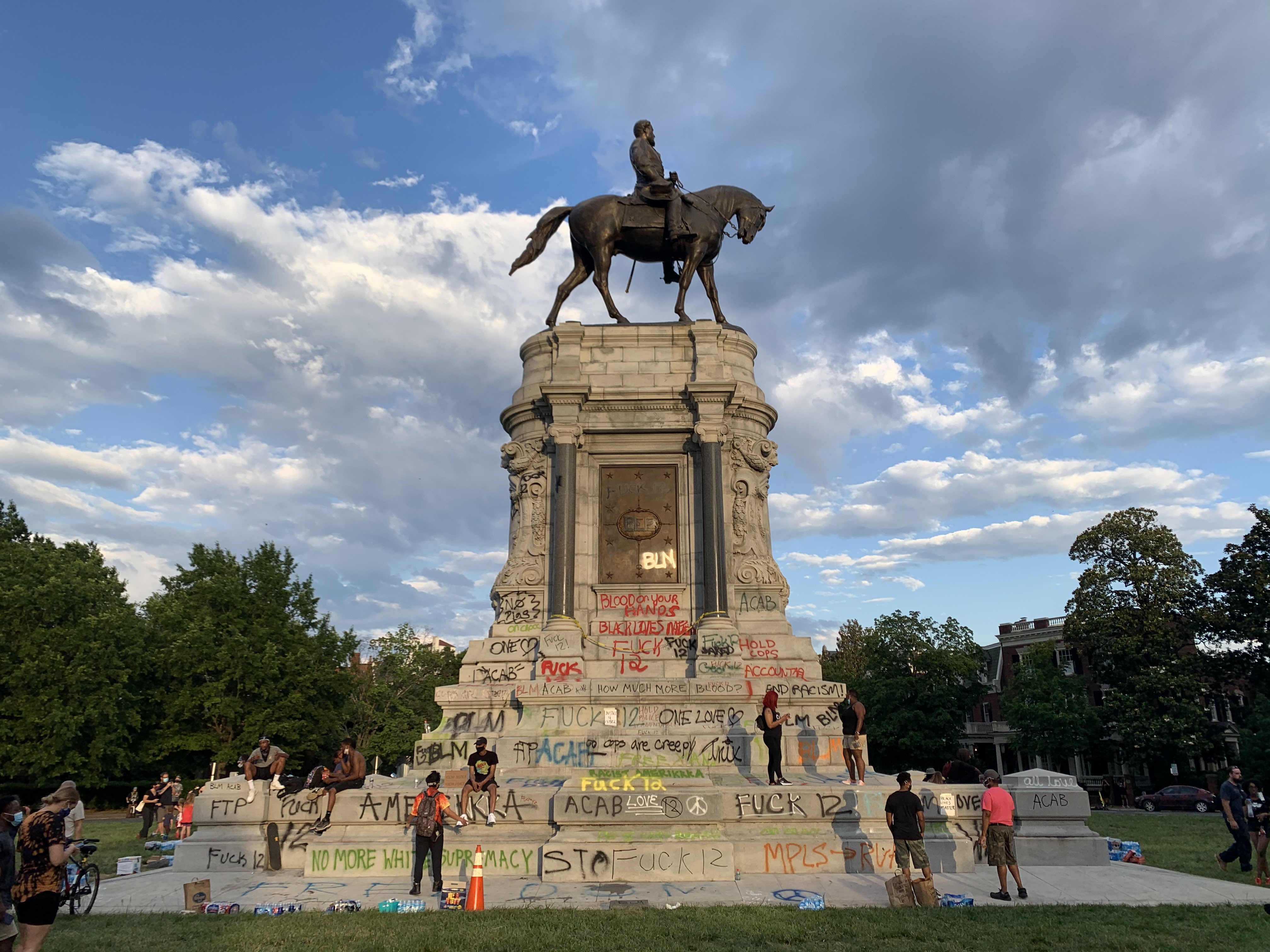 Richmond protesters honoring George Floyd celebrate plans to remove ...