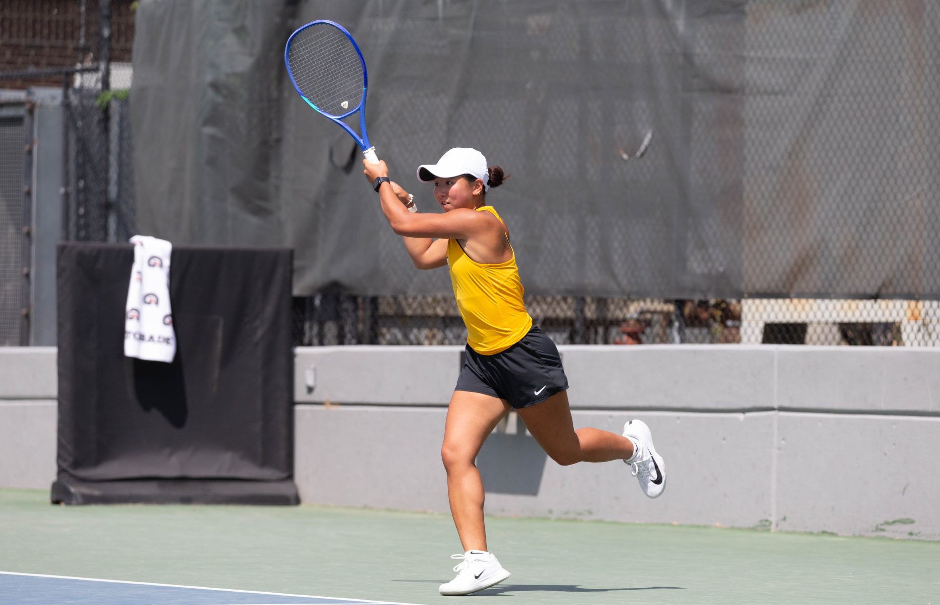 Women’s tennis dominates Duquesne through injuries and intense heat