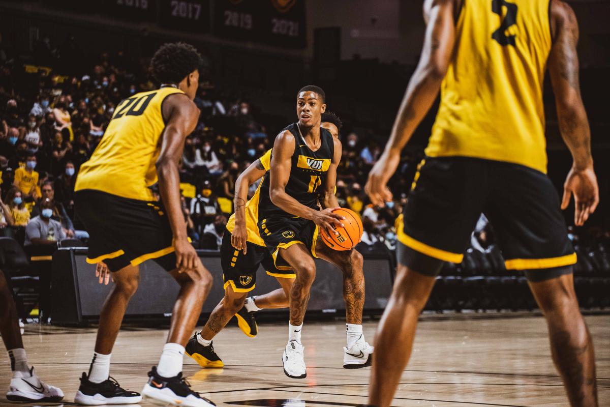 Senior guard KeShawn Curry takes possession for the black team during the intra-team scrimmage. Photo by Megan Lee