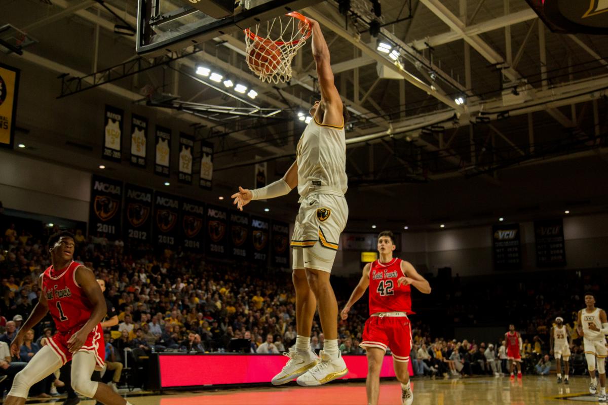 Masketball_LatourIMGL0023